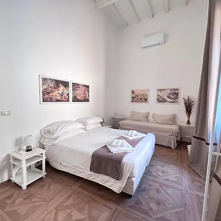 Vicolo Doria Рим